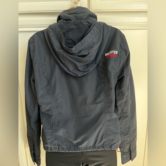 Hollister Dark Navy Blue Rain Jacket with 2 front pockets. Size Large - Picture 2 of 9